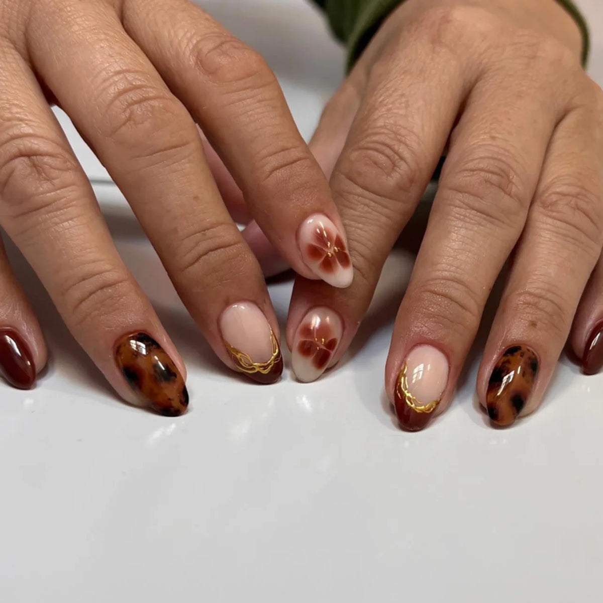 24-Piece Short Almond Pink Smudge Press-On Nails – 3D Flower & Pearl